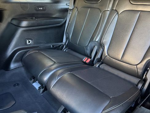 Used 2024 Jeep Grand Cherokee L Limited w/ Luxury Tech Group II image 12