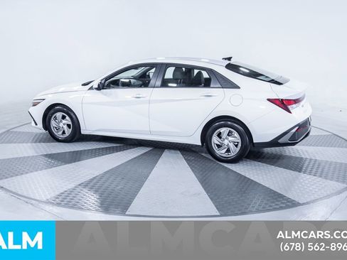 Used 2025 Hyundai Elantra SE image 5