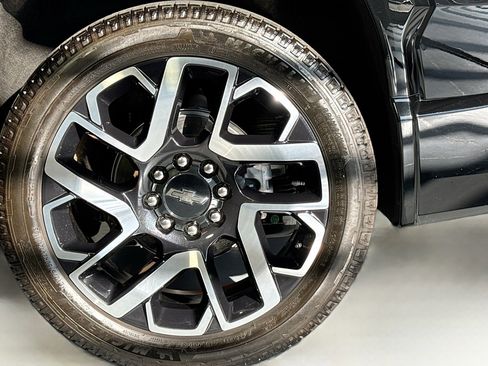 Used 2025 Chevrolet Silverado EV RST image 29