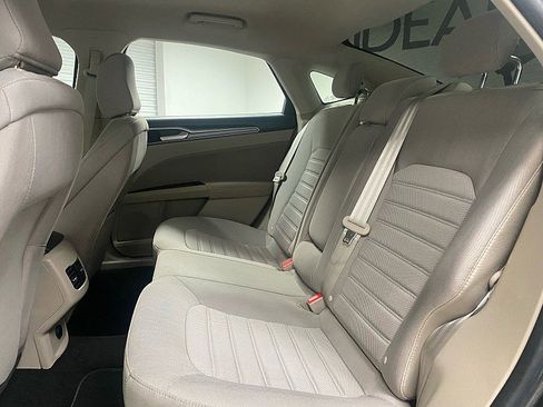 Used 2020 Ford Fusion SE image 12