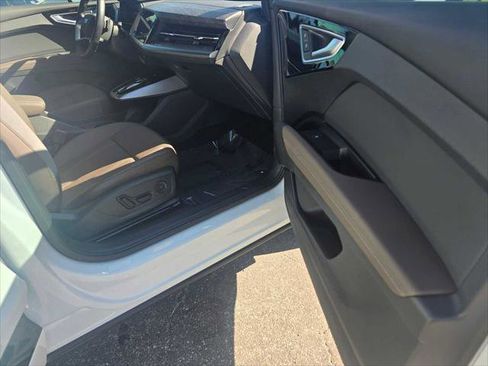 Used 2024 Audi Q4 e-tron Prestige image 11