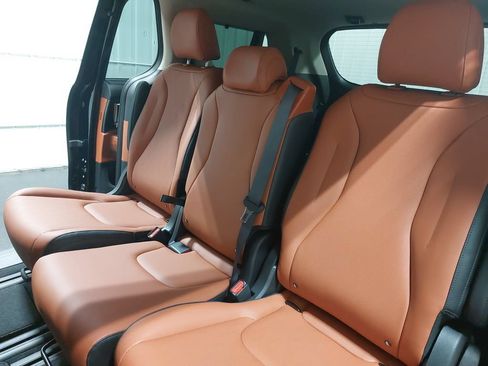 Used 2026 Kia Carnival SX w/ SX Dark Edition Package FWD image 15