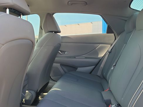 Used 2024 Hyundai Elantra SEL image 9