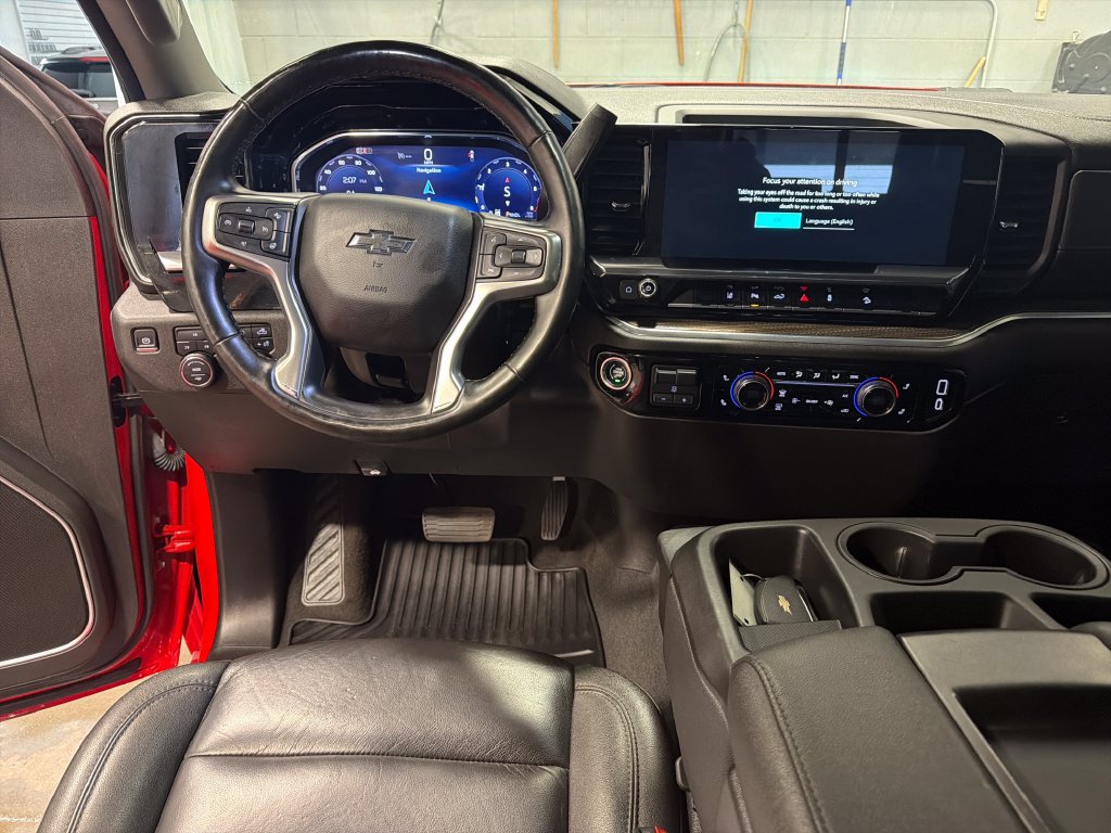 Used 2025 Chevrolet Silverado 2500 LT AWD/4WD image 4