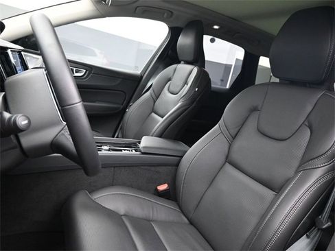 Used 2024 Volvo XC60 B5 Ultimate w/ Protection Package Premier image 9