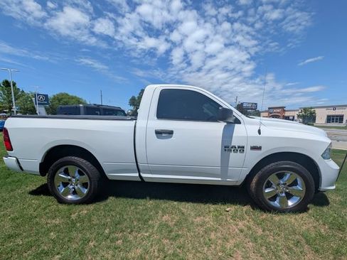 Used 2019 RAM 1500 Express RWD image 3