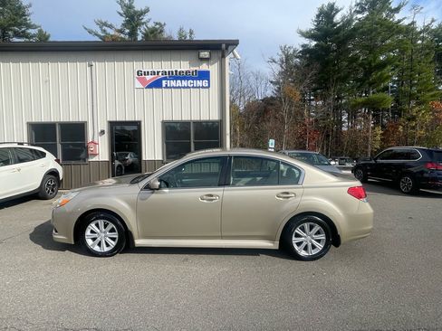 Used 2010 Subaru Legacy 2.5i Premium image 5
