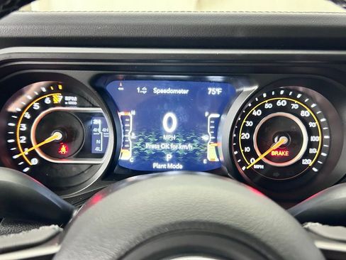 New 2025 Jeep Gladiator Mojave image 26