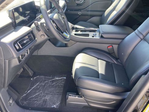 New 2025 Lincoln Aviator AWD w/ Equipment Group 101A image 21