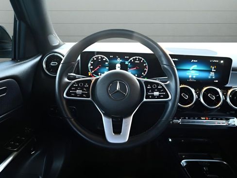 Used 2021 Mercedes-Benz GLB 250 4MATIC w/ Premium Package image 35