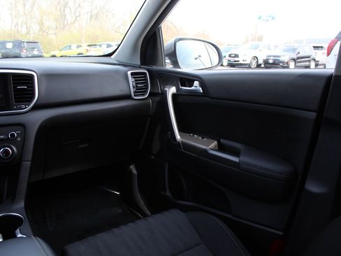 Used 2020 Kia Sportage LX image 11