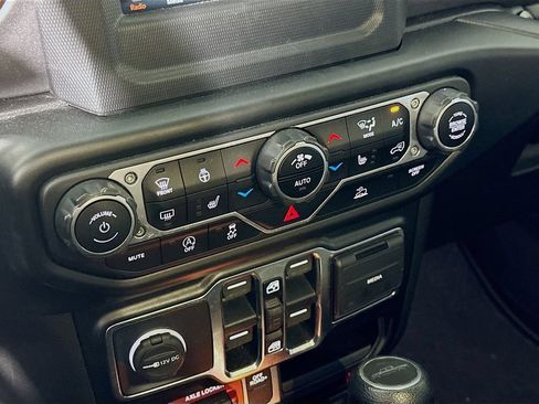 Used 2021 Jeep Gladiator Mojave w/ LED Lighting Group AWD/4WD image 28