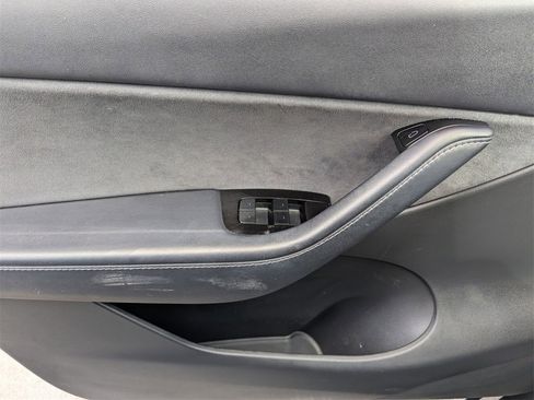 Used 2021 Tesla Model Y 2WD image 25