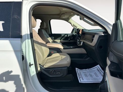 Used 2024 Ford Expedition Limited image 15