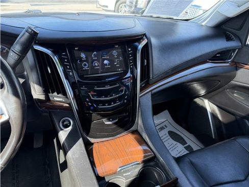 Used 2018 Cadillac Escalade ESV Luxury RWD image 45