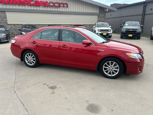 Used 2011 Toyota Camry Hybrid image 2