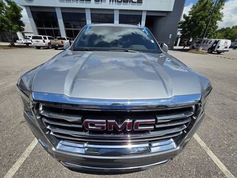 Used 2023 GMC Yukon SLT w/ SLT Luxury Package RWD image 2