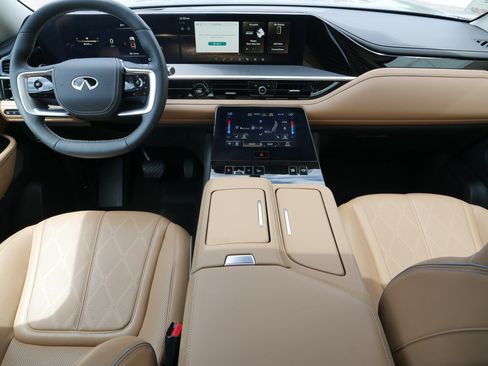 Certified 2025 INFINITI QX80 Sensory image 10