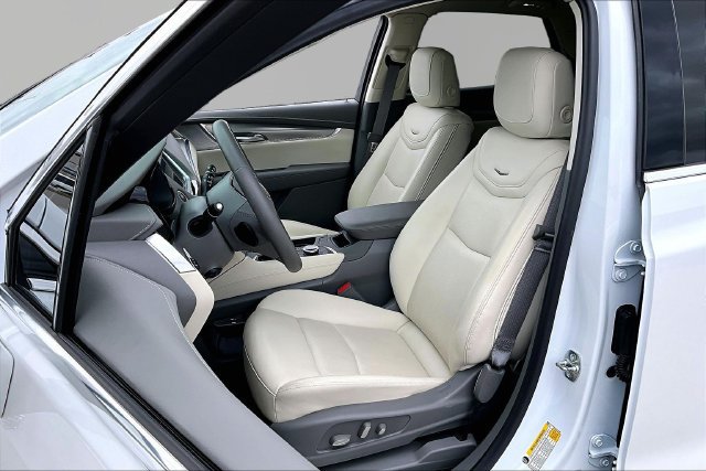 Used 2025 Cadillac XT5 Premium Luxury w/ Technology Package AWD/4WD image 27