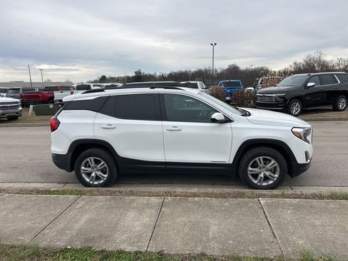 Used 2021 GMC Terrain SLE w/ Driver Convenience Package image 4