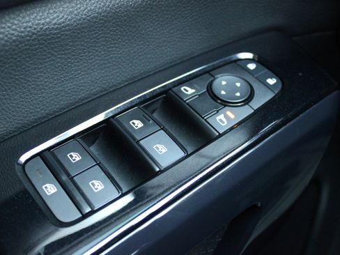 Certified 2022 Nissan Pathfinder SV image 31