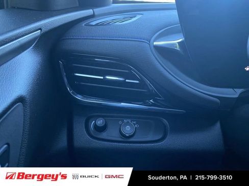 Certified 2025 Buick Envista Sport Touring w/ Convenience I Package image 19