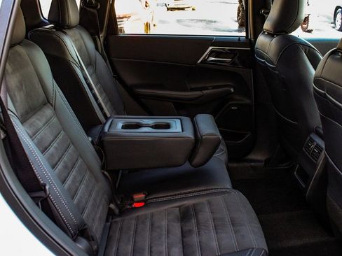 New 2026 Mitsubishi Outlander AWD image 39