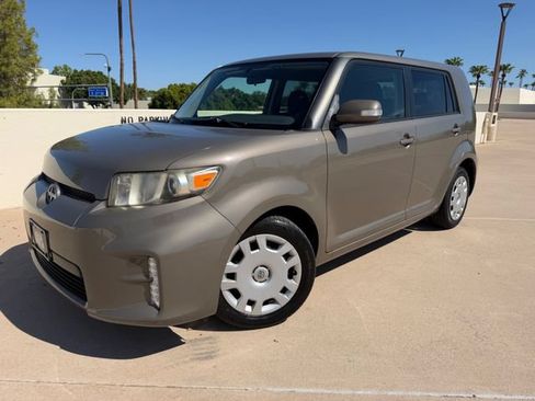 Used 2013 Scion xB FWD image 1