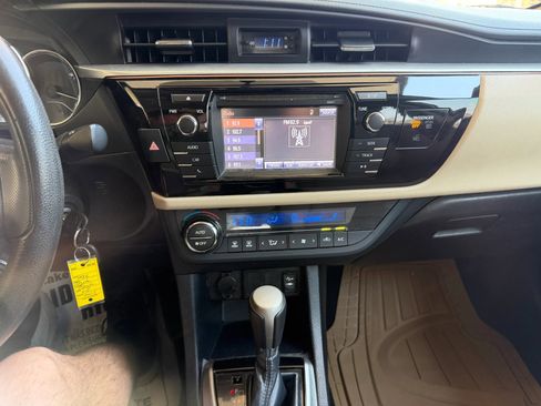 Used 2016 Toyota Corolla LE FWD image 13