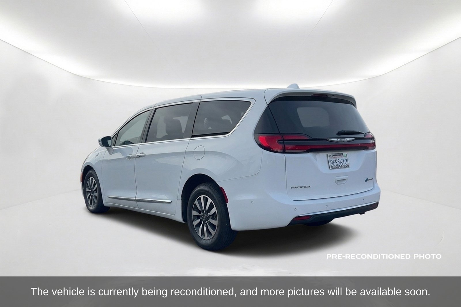 Used 2022 Chrysler Pacifica Limited FWD image 8
