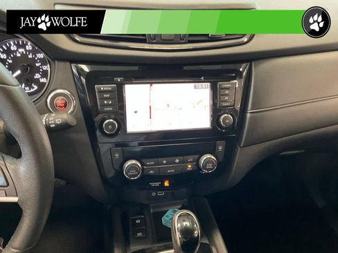 Used 2020 Nissan Rogue SV w/ Premium Package FWD image 15