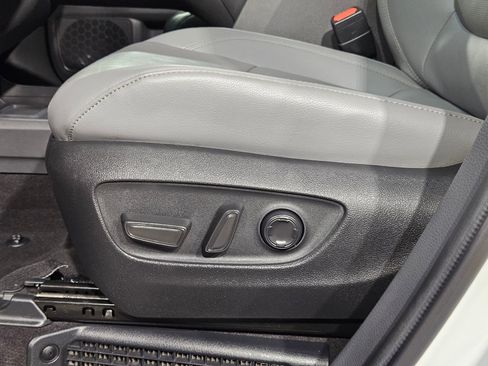 Certified 2024 Toyota Sienna Limited FWD image 23