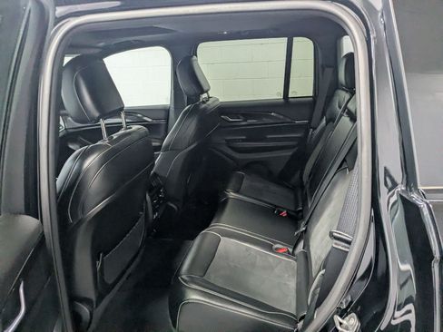 Used 2023 Jeep Grand Cherokee Altitude AWD/4WD image 19