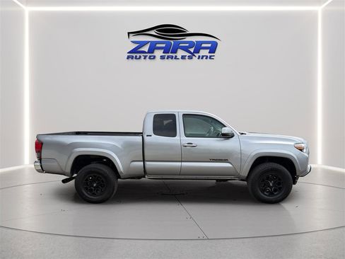Used 2020 Toyota Tacoma SR5 w/ Blackout Package image 8
