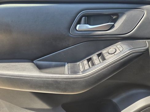 Used 2025 Nissan Rogue SV FWD image 25