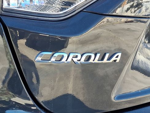 Certified 2025 Toyota Corolla LE image 30