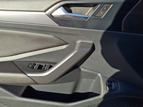 Used 2023 Volkswagen Jetta SE image 13