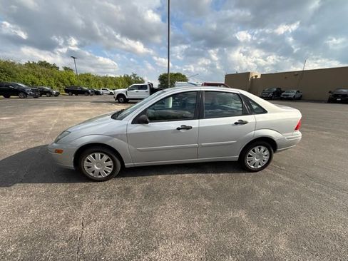Used 2004 Ford Focus SE FWD image 4