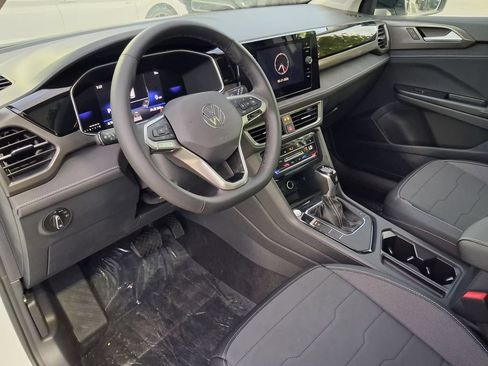 New 2026 Volkswagen Taos SE FWD image 7