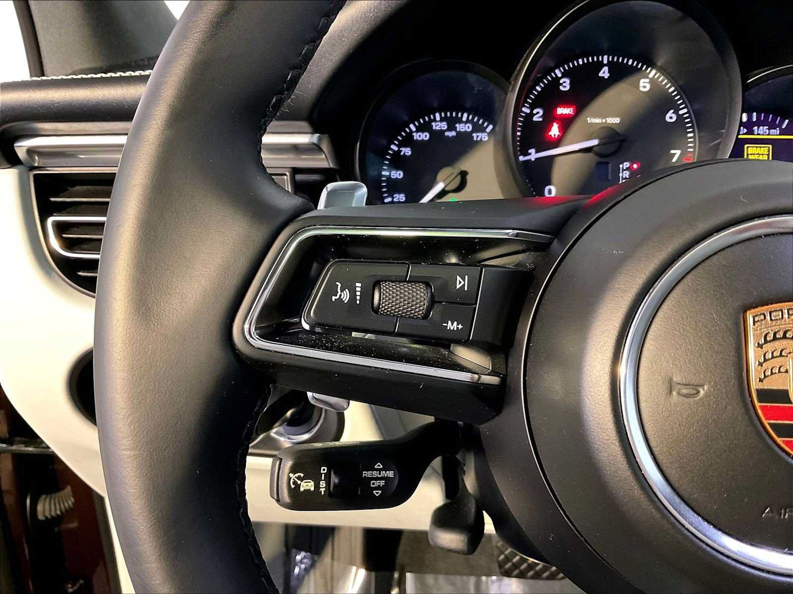 Certified 2024 Porsche Macan AWD/4WD image 27