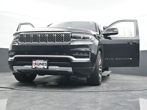 Used 2022 Jeep Grand Wagoneer Series III image 72
