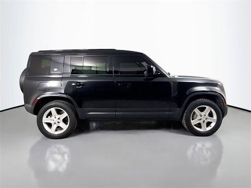 Certified 2022 Land Rover Defender 110 SE image 4