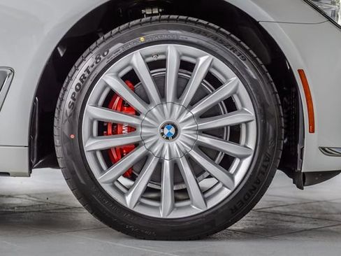 Used 2019 BMW 740i xDrive w/ Executive Package image 16