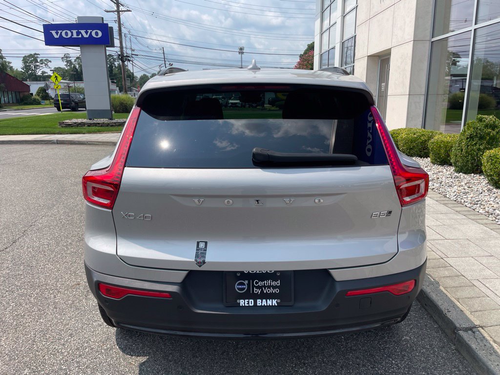 Certified 2025 Volvo XC40 B5 Plus AWD/4WD image 4
