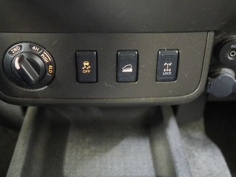 Used 2012 Nissan Xterra PRO-4X w/ Pro-4x Leather Pkg AWD/4WD image 28