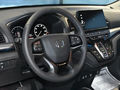 Used 2026 Honda Odyssey Touring image 2