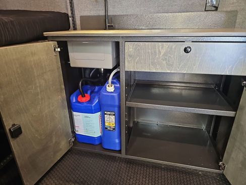 New 2025 RAM ProMaster 1500 w/ Quick Order Package 22G SLT image 4