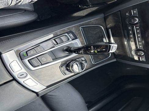 Used 2015 BMW 750i image 46