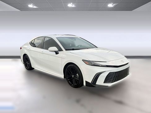 Certified 2025 Toyota Camry SE w/ Convenience Package FWD image 5