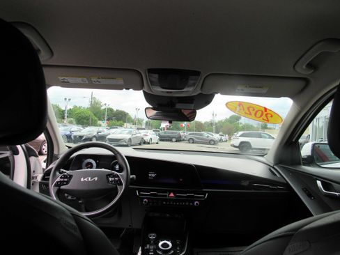 Used 2024 Kia Niro Wind FWD image 25